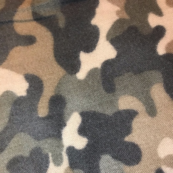 Camo Scarf - Picture 2 of 3